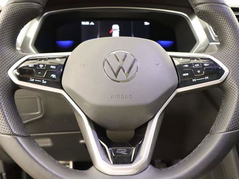 Used 2022 Volkswagen Tiguan SE R-Line image 12