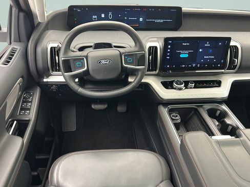 Used 2025 Ford Expedition Active AWD/4WD image 12