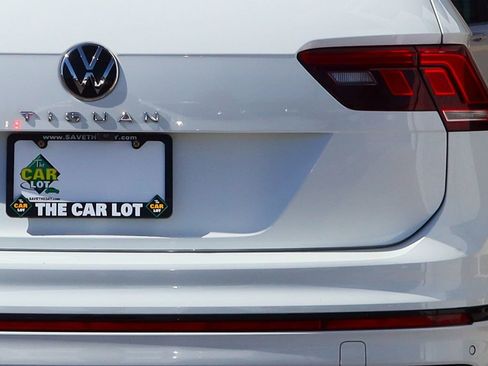 Used 2022 Volkswagen Tiguan SE R-Line image 20