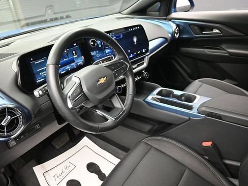 Used 2024 Chevrolet Equinox EV LT FWD image 19
