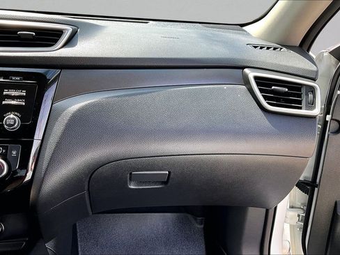 Used 2015 Nissan Rogue SV FWD image 26
