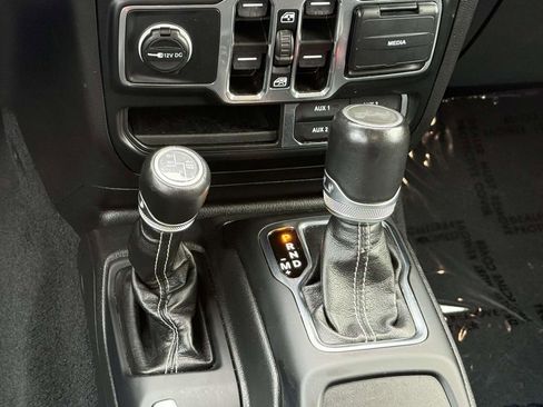 Used 2023 Jeep Wrangler Unlimited Sahara AWD/4WD image 18