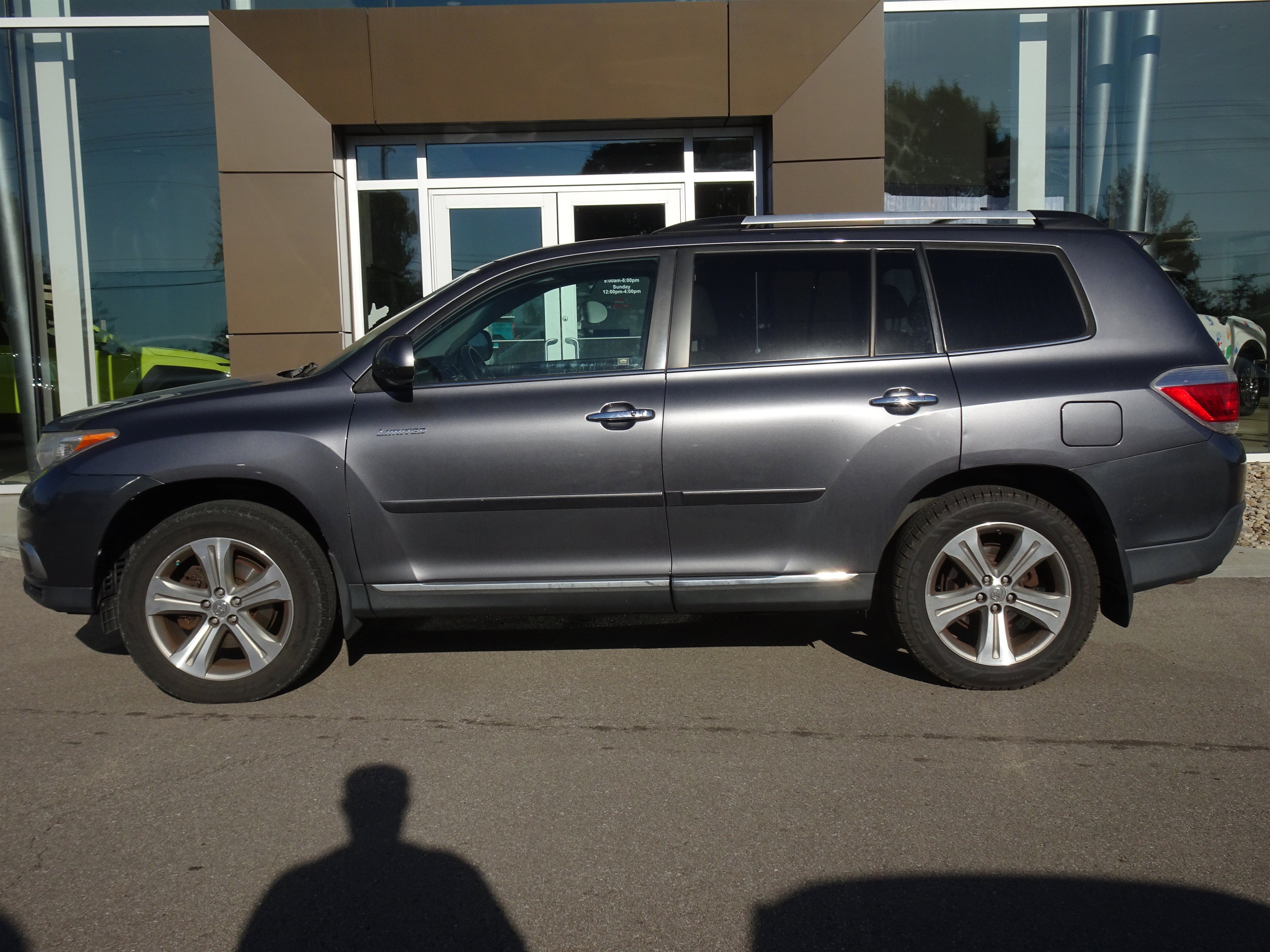 Used 2013 Toyota Highlander Limited AWD/4WD image 2