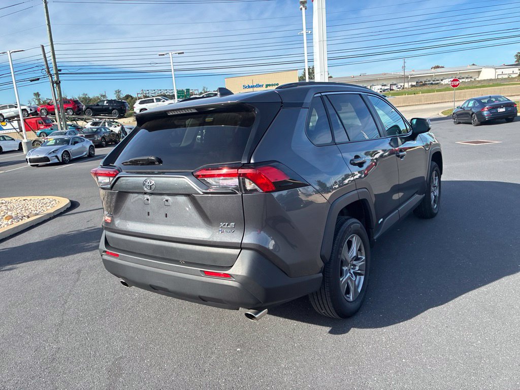 Used 2025 Toyota RAV4 XLE AWD/4WD image 8