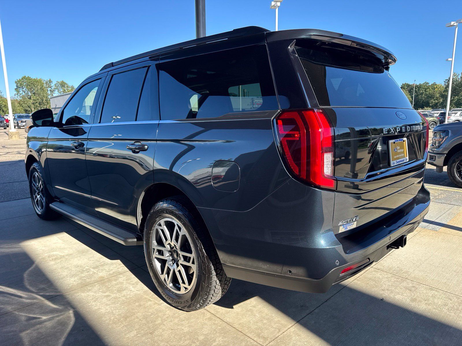 Certified 2025 Ford Expedition Active AWD/4WD image 5