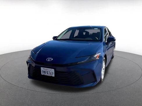 Used 2025 Toyota Camry LE image 4