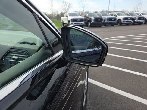 Used 2019 Volkswagen Tiguan SE image 6