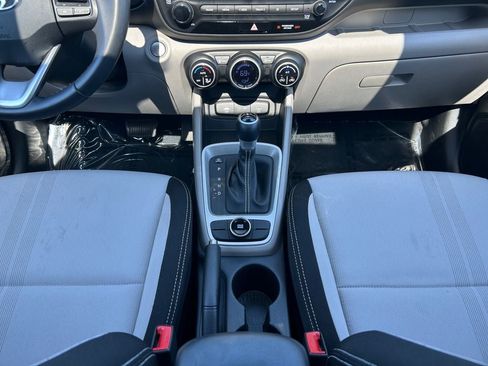 Certified 2025 Hyundai Venue SEL FWD image 12
