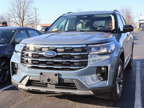 Used 2025 Ford Explorer Active w/ Active Comfort Package image 12