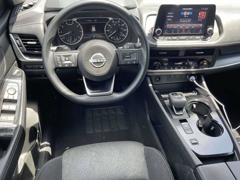 Used 2024 Nissan Rogue SV FWD image 9
