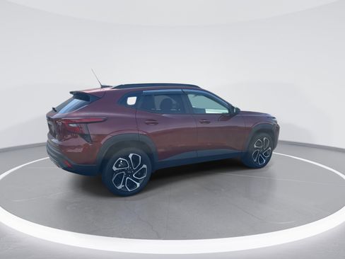 Used 2025 Chevrolet Trax RS w/ Driver Confidence Package image 9