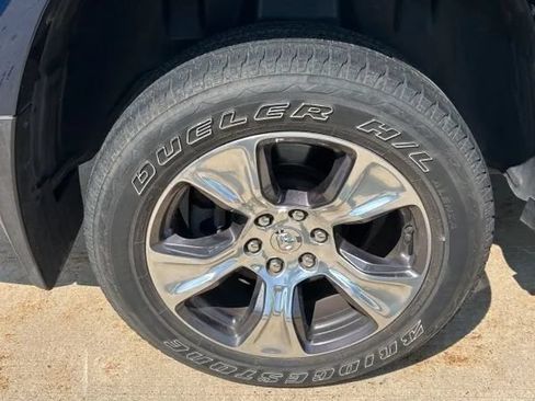 Used 2019 RAM 1500 Laramie AWD/4WD image 17