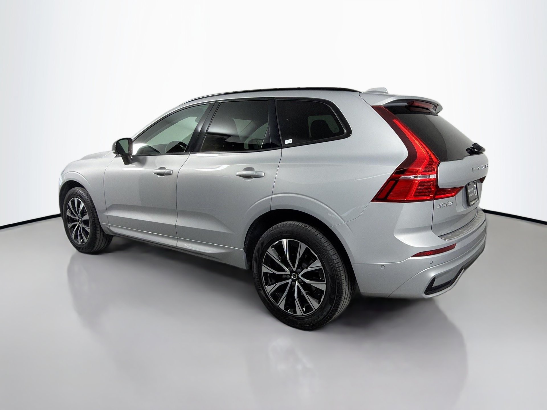 Certified 2023 Volvo XC60 B5 Plus w/ Protection Package Premier AWD/4WD image 8
