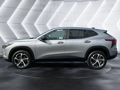 Certified 2024 Chevrolet Trax RS w/ Driver Confidence Package FWD image 2