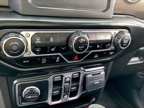 Certified 2022 Jeep Gladiator Sport image 30