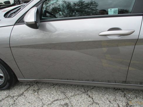 Used 2024 Hyundai Elantra SE FWD image 14