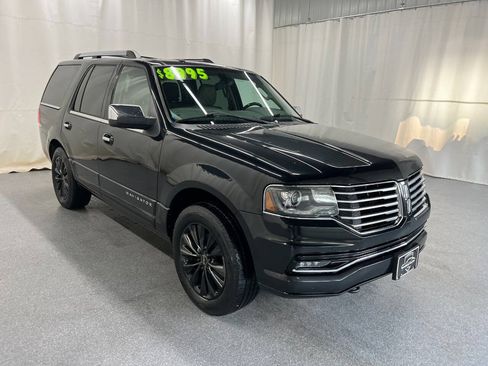 Used 2015 Lincoln Navigator 4WD image 3