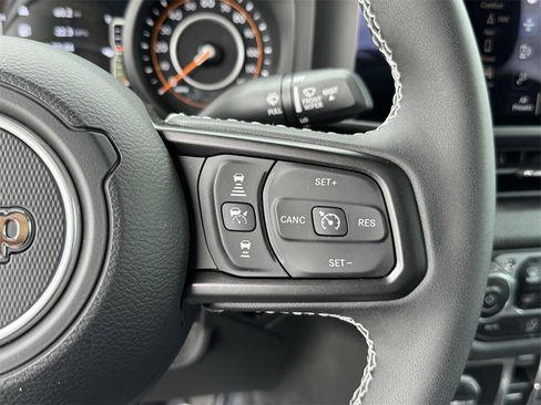 Used 2025 Jeep Gladiator Sport image 23