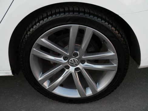 Used 2017 Volkswagen Passat 1.8T R-Line image 16