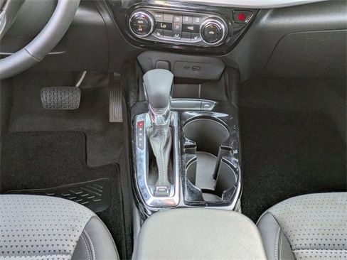 Used 2025 Chevrolet Trax LT w/ LT Convenience Package image 20