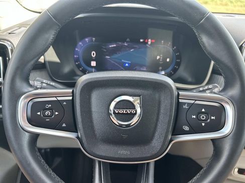 Used 2023 Volvo XC40 B5 Plus AWD/4WD image 38