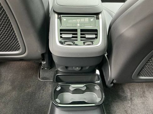 Certified 2025 Volvo XC90 B5 Plus AWD/4WD image 33