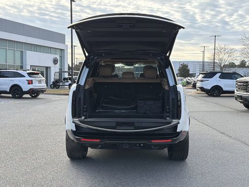 New 2026 Land Rover Range Rover Long Wheelbase SE image 12