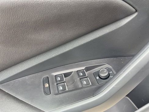 Used 2025 Volkswagen Jetta Sport image 13