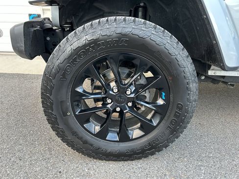 Used 2022 Jeep Wrangler Unlimited Sahara w/ Cold Weather Group image 10