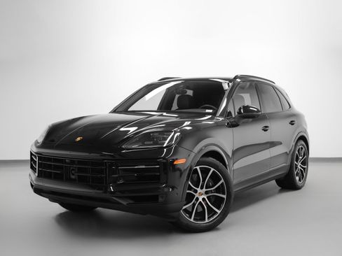Certified 2024 Porsche Cayenne AWD/4WD image 6