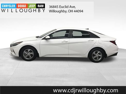 Used 2023 Hyundai Elantra SE image 2