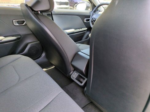 New 2025 Kia K4 LXS FWD image 37