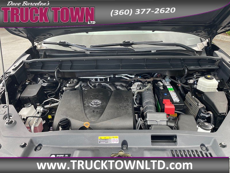 Used 2021 Toyota Highlander XLE AWD/4WD image 38