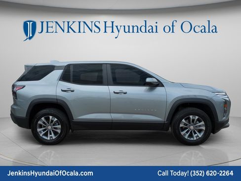 Used 2025 Chevrolet Equinox LT w/ Safety and Technology Package FWD image 2
