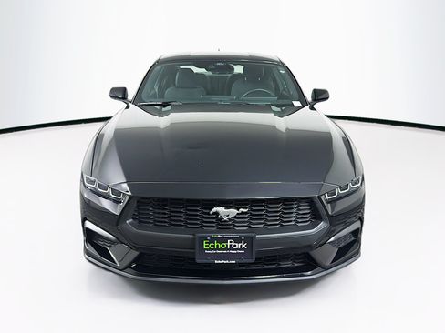 Used 2025 Ford Mustang Coupe RWD image 2