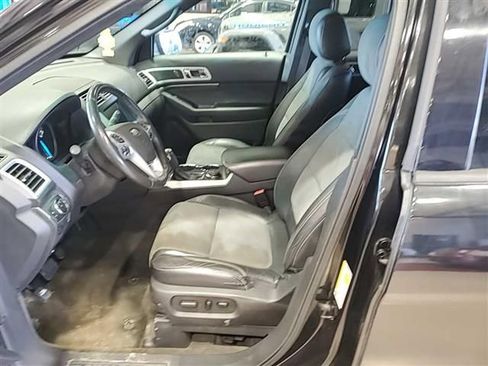 Used 2015 Ford Explorer XLT w/ Equipment Group 202A image 9