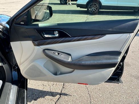 Used 2017 Nissan Maxima Platinum FWD image 16