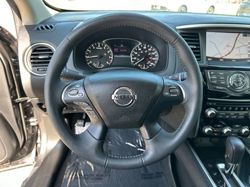 Used 2017 Nissan Pathfinder SV w/ SV Tech Package image 23