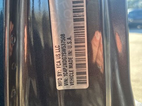 Used 2025 Jeep Wrangler Sport S image 34