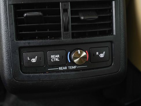 Used 2013 Toyota Avalon Limited FWD image 18