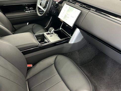 Used 2025 Land Rover Range Rover Long Wheelbase SE AWD/4WD image 32
