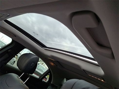 Used 2019 Mercedes-Benz S 560 Sedan image 23