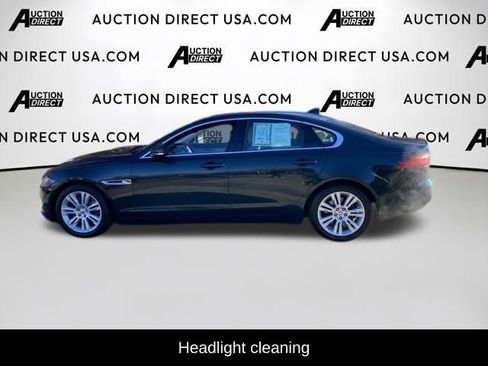 Used 2017 Jaguar XF Premium image 7