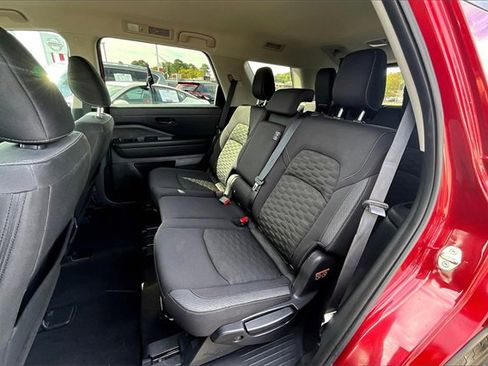 Used 2024 Nissan Pathfinder SV image 19