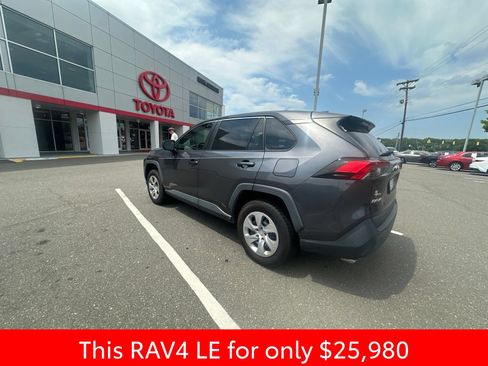 Used 2022 Toyota RAV4 LE FWD image 18