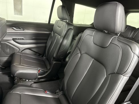 New 2025 Jeep Grand Cherokee L Limited w/ Black Appearance Package AWD/4WD image 13