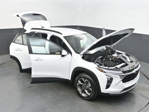 New 2026 Chevrolet Trax LT w/ Driver Confidence Package FWD image 36