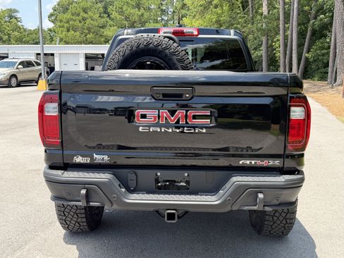 Used 2024 GMC Canyon AT4X w/ AT4X AEV Edition AWD/4WD image 9