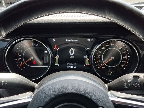 Used 2021 Jeep Wrangler Unlimited Sahara AWD/4WD image 21