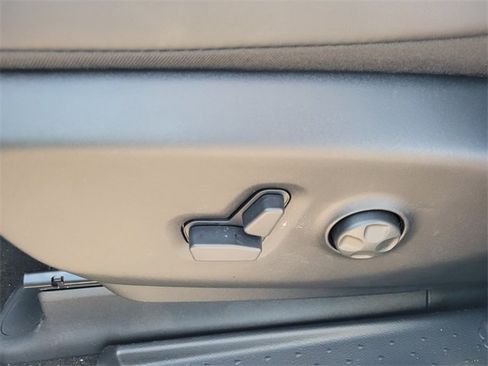 New 2026 Chrysler Pacifica Select image 4